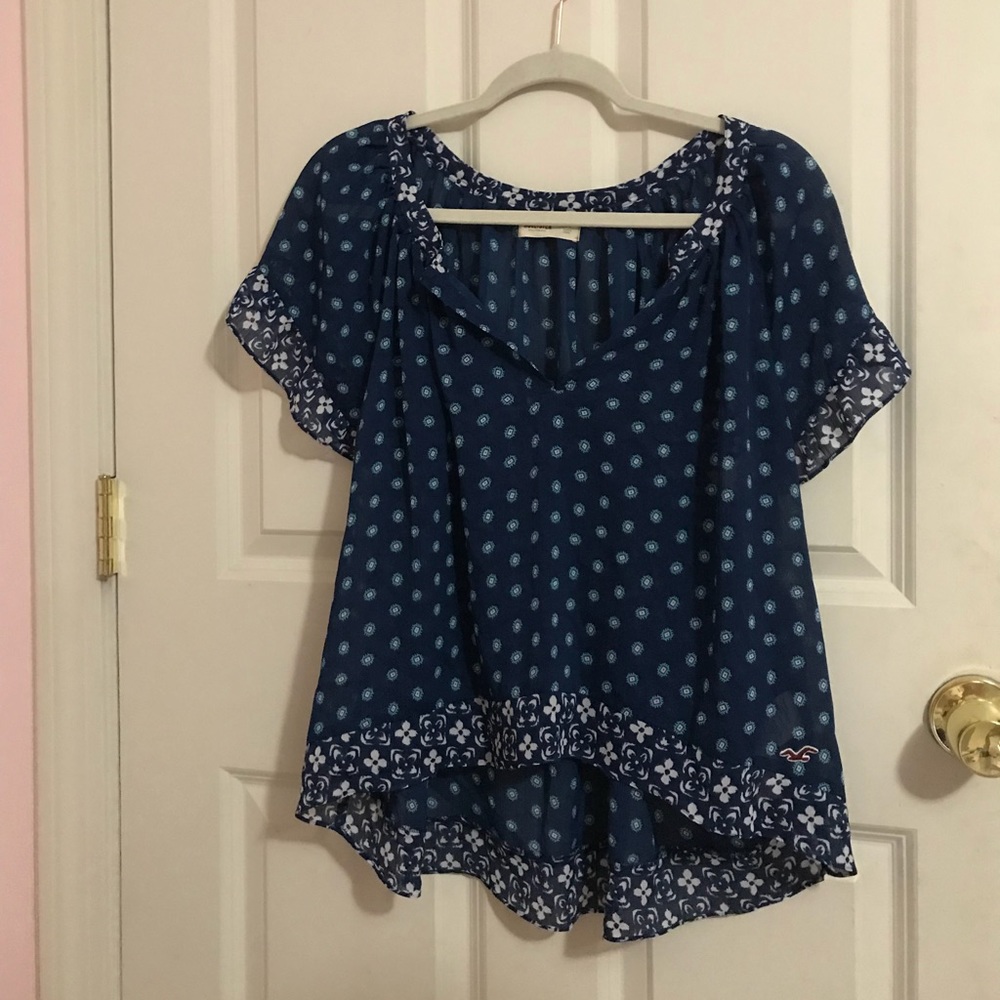 Pretty top with blue flower design